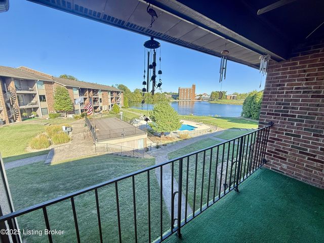 53 Lakeshore Dr, Clarksville, IN 47129