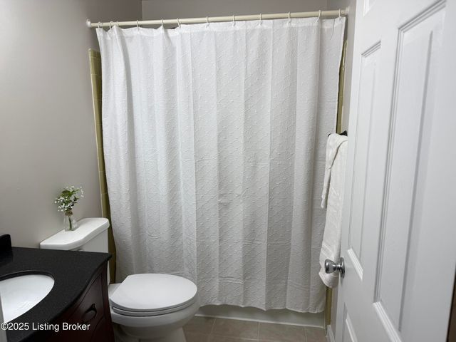 53 Lakeshore Dr, Clarksville, IN 47129