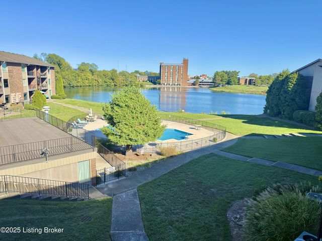 53 Lakeshore Dr, Clarksville, IN 47129