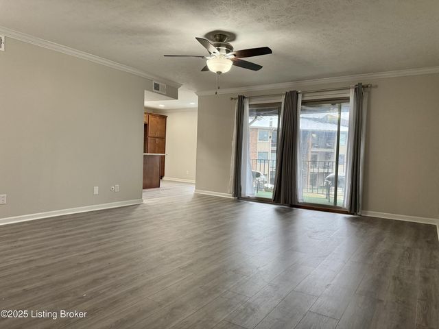 53 Lakeshore Dr, Clarksville, IN 47129