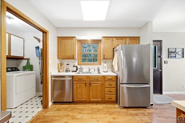 3336 SE Meadowview DR, Topeka, KS 66605