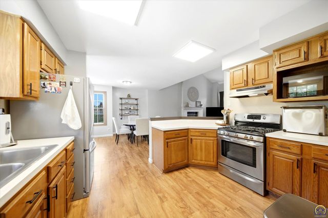 3336 SE Meadowview DR, Topeka, KS 66605