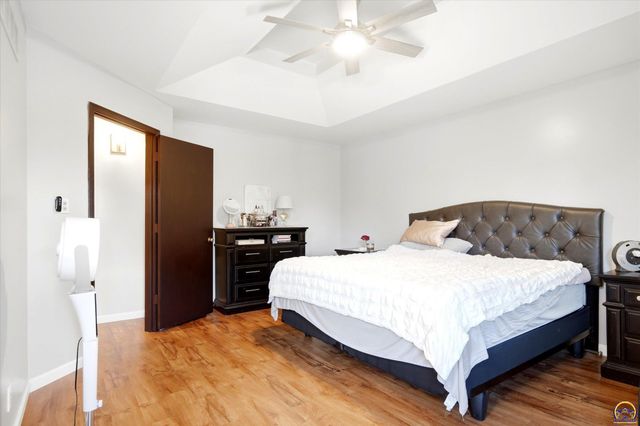 3336 SE Meadowview DR, Topeka, KS 66605