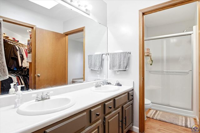 3336 SE Meadowview DR, Topeka, KS 66605