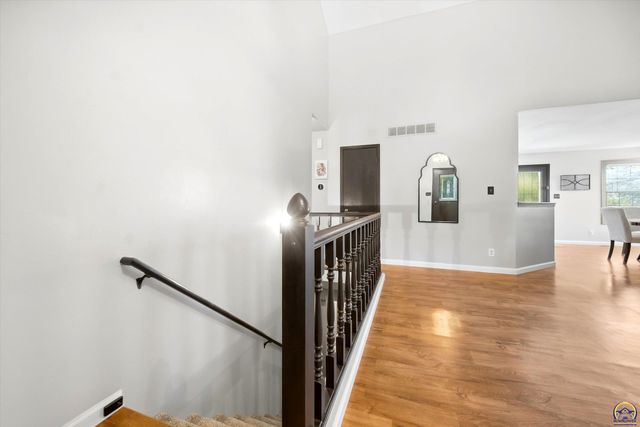 3336 SE Meadowview DR, Topeka, KS 66605