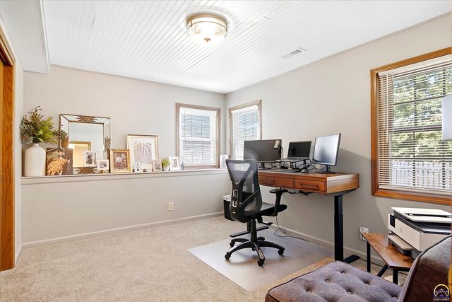 3336 SE Meadowview DR, Topeka, KS 66605