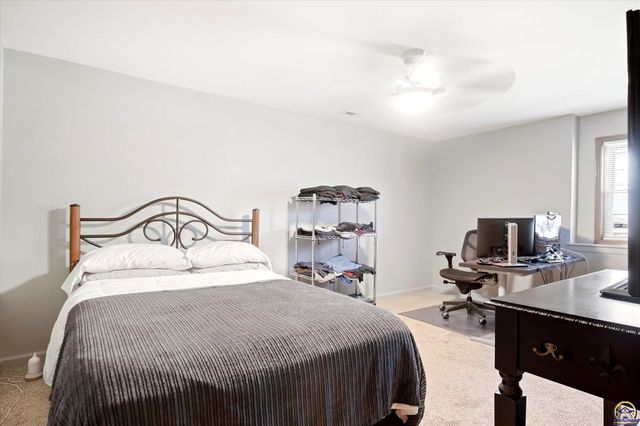 3336 SE Meadowview DR, Topeka, KS 66605