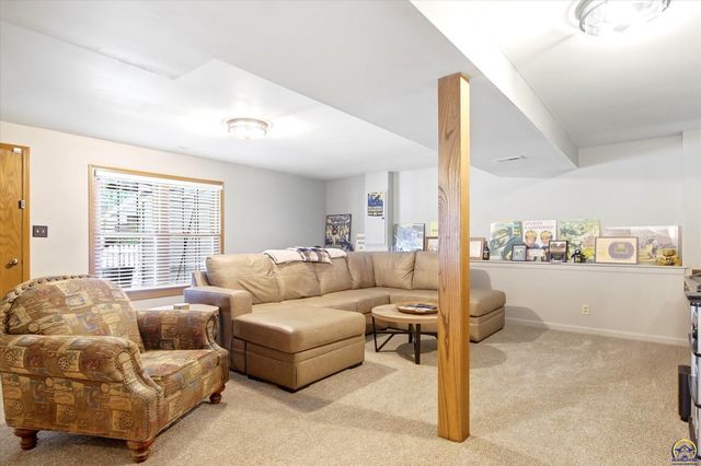 3336 SE Meadowview DR, Topeka, KS 66605