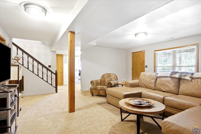 3336 SE Meadowview DR, Topeka, KS 66605