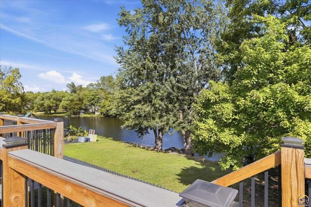 3336 SE Meadowview DR, Topeka, KS 66605
