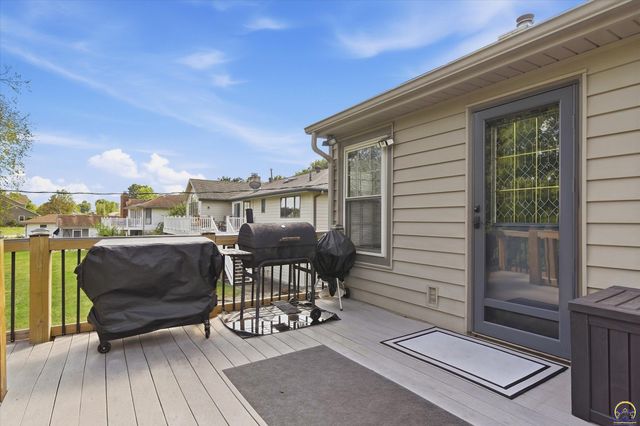 3336 SE Meadowview DR, Topeka, KS 66605