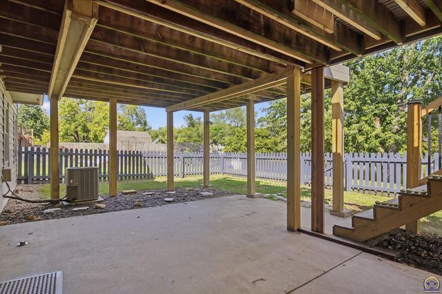 3336 SE Meadowview DR, Topeka, KS 66605