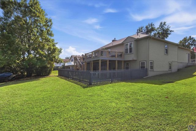 3336 SE Meadowview DR, Topeka, KS 66605