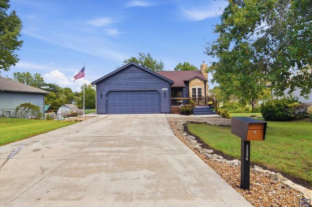 3336 SE Meadowview DR, Topeka, KS 66605