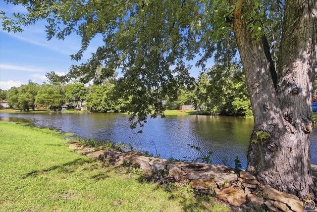3336 SE Meadowview DR, Topeka, KS 66605