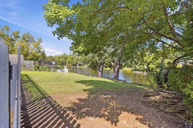 3336 SE Meadowview DR, Topeka, KS 66605