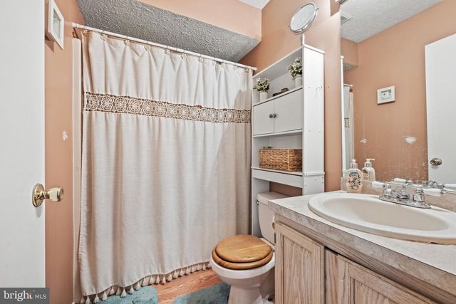 9 SPRUCE AVE, Hammonton, NJ 08037