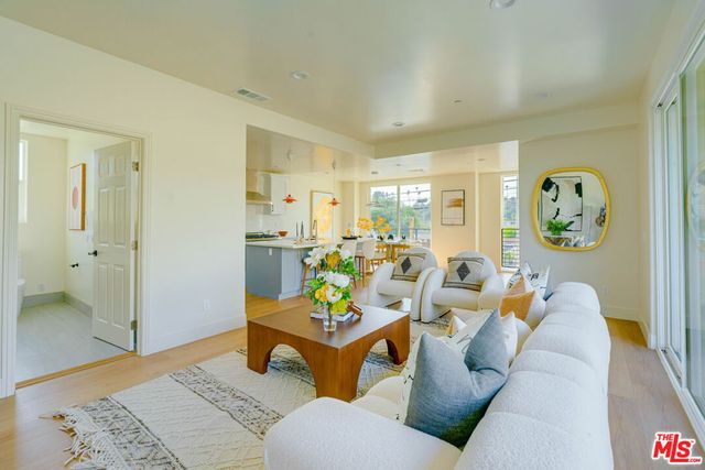 712 N. Chestnut Avenue, Los Angeles, CA 90042