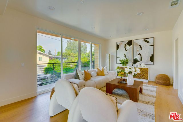 712 N. Chestnut Avenue, Los Angeles, CA 90042