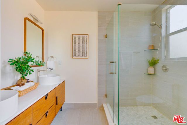 712 N. Chestnut Avenue, Los Angeles, CA 90042