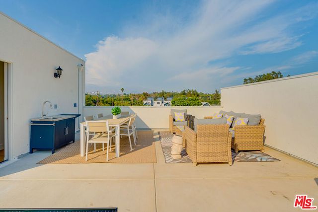 712 N. Chestnut Avenue, Los Angeles, CA 90042