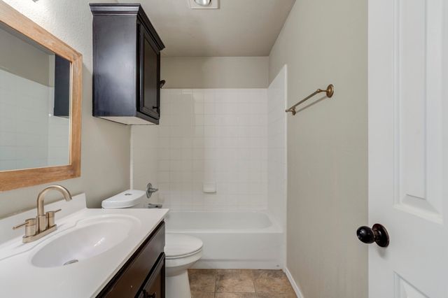 9805 Iola Avenue, Lubbock, TX 79424