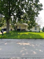 320 20th Street NW, Faribault, MN 55021