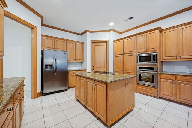 17919 Castle Bend Drive, Dallas, TX 75287