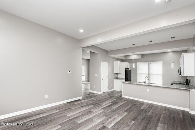 814 Cecil Ave, Louisville, KY 40211