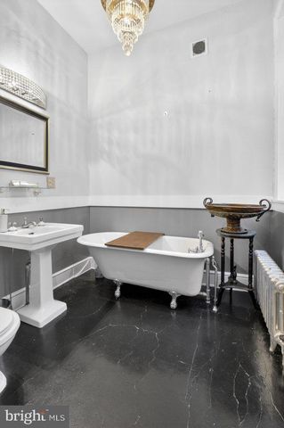 22 S 2ND ST, Columbia, PA 17512