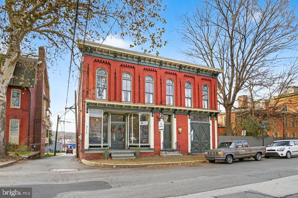 22 S 2ND ST, Columbia, PA 17512