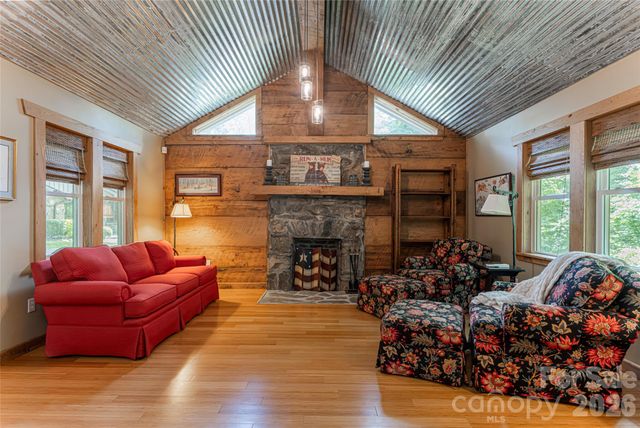 711 Shawnee Trail, Asheville, NC 28805