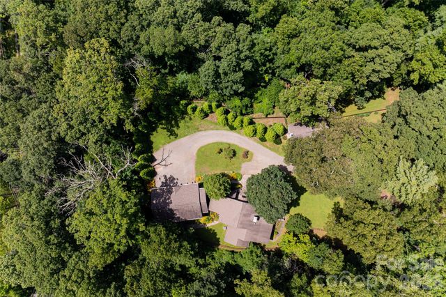 711 Shawnee Trail, Asheville, NC 28805