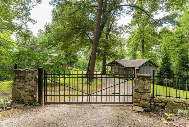 711 Shawnee Trail, Asheville, NC 28805