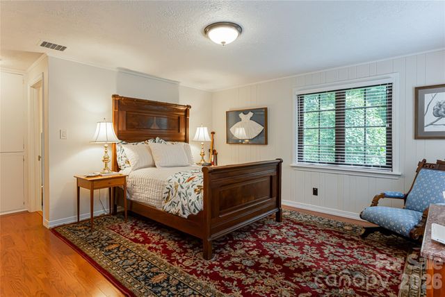 711 Shawnee Trail, Asheville, NC 28805