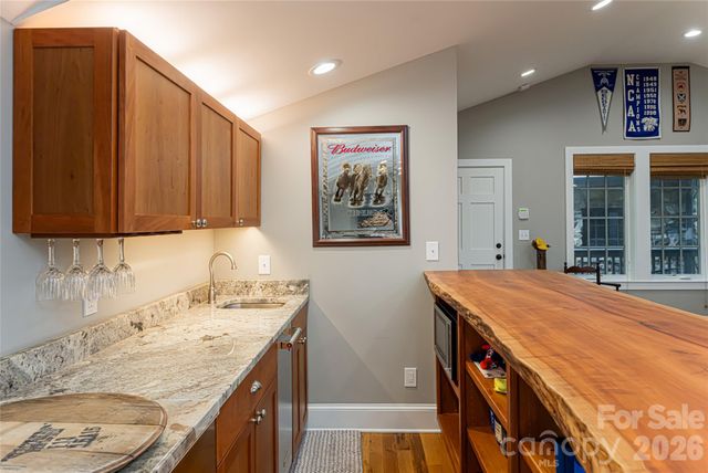 711 Shawnee Trail, Asheville, NC 28805