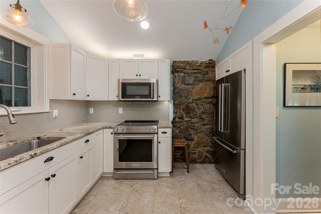 711 Shawnee Trail, Asheville, NC 28805