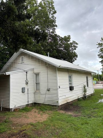 721 N Star St, El Dorado, KS 67042