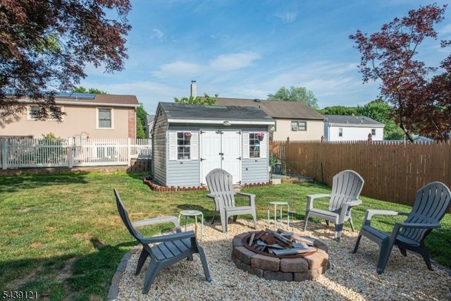 123 Idalroy Trl, Hopatcong Boro, NJ 07843
