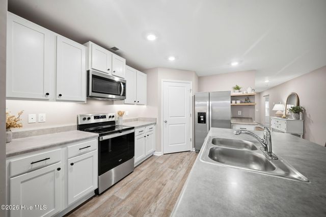 8327 E Highcroft Drive NE, Leland, NC 28451