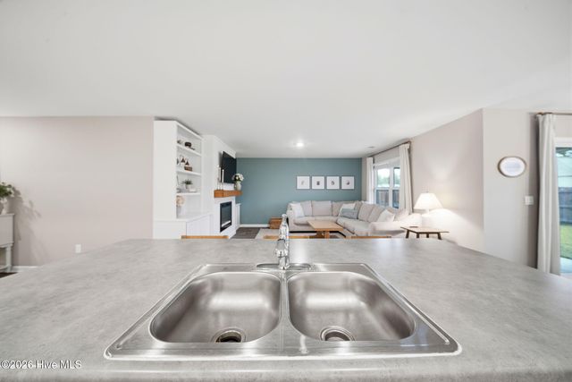 8327 E Highcroft Drive NE, Leland, NC 28451
