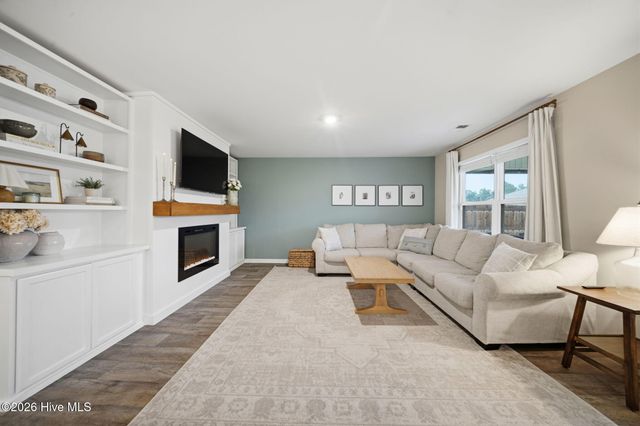 8327 E Highcroft Drive NE, Leland, NC 28451