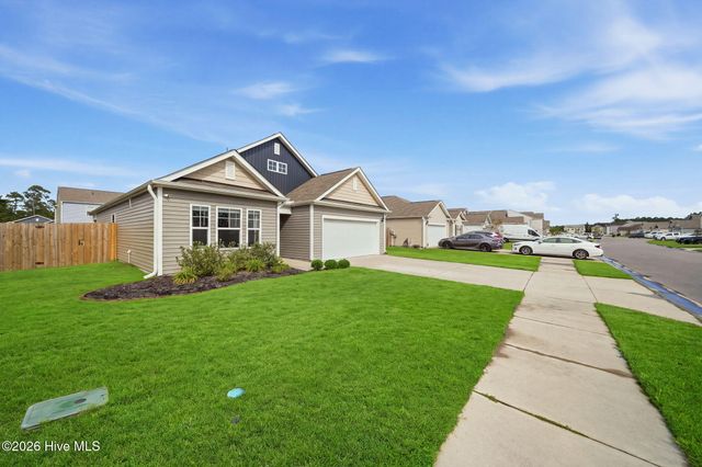 8327 E Highcroft Drive NE, Leland, NC 28451