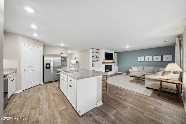 8327 E Highcroft Drive NE, Leland, NC 28451