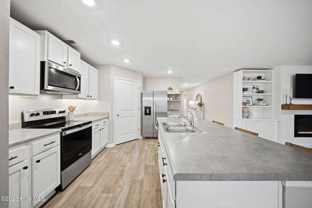 8327 E Highcroft Drive NE, Leland, NC 28451