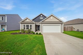 8327 E Highcroft Drive NE, Leland, NC 28451