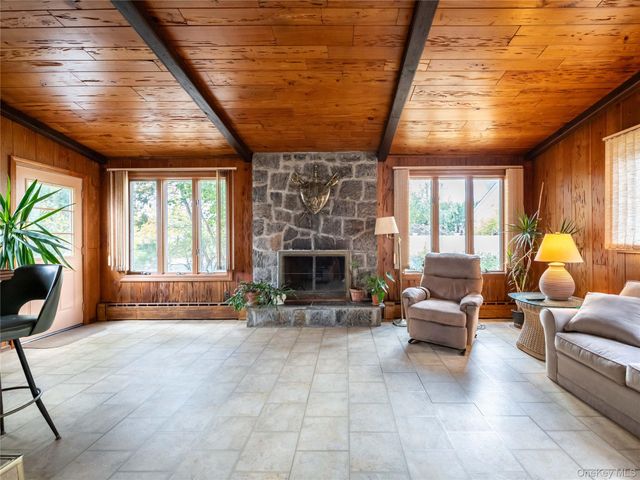 556 Jackson Street, Baldwin, NY 11510