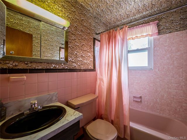 556 Jackson Street, Baldwin, NY 11510