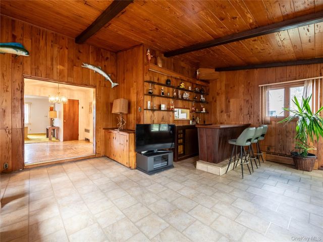 556 Jackson Street, Baldwin, NY 11510