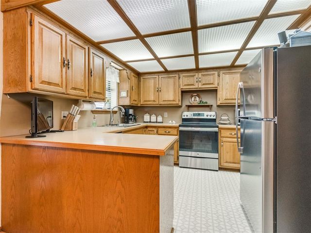 12200 Royal Coach Drive, Yukon, OK 73099